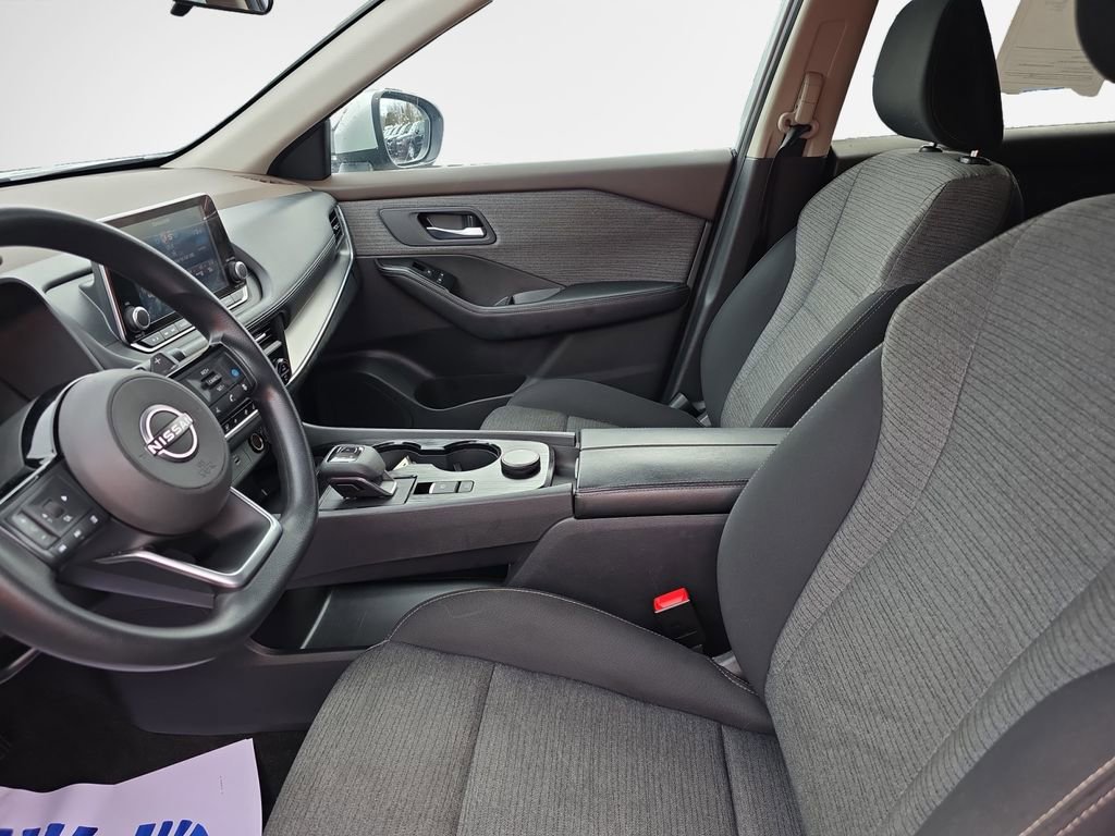 Used 2023 Nissan Rogue SV image 12