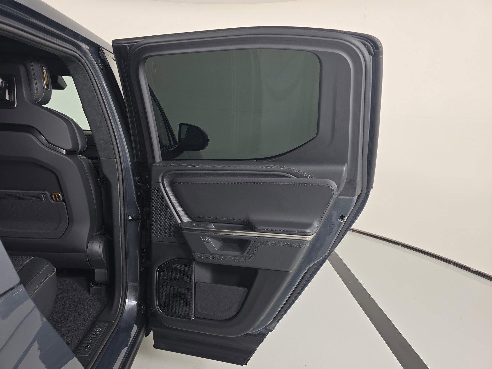 Used 2025 Rivian R1T Adventure AWD/4WD image 19