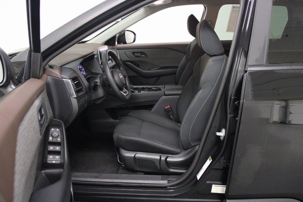 Used 2023 Nissan Rogue S image 17