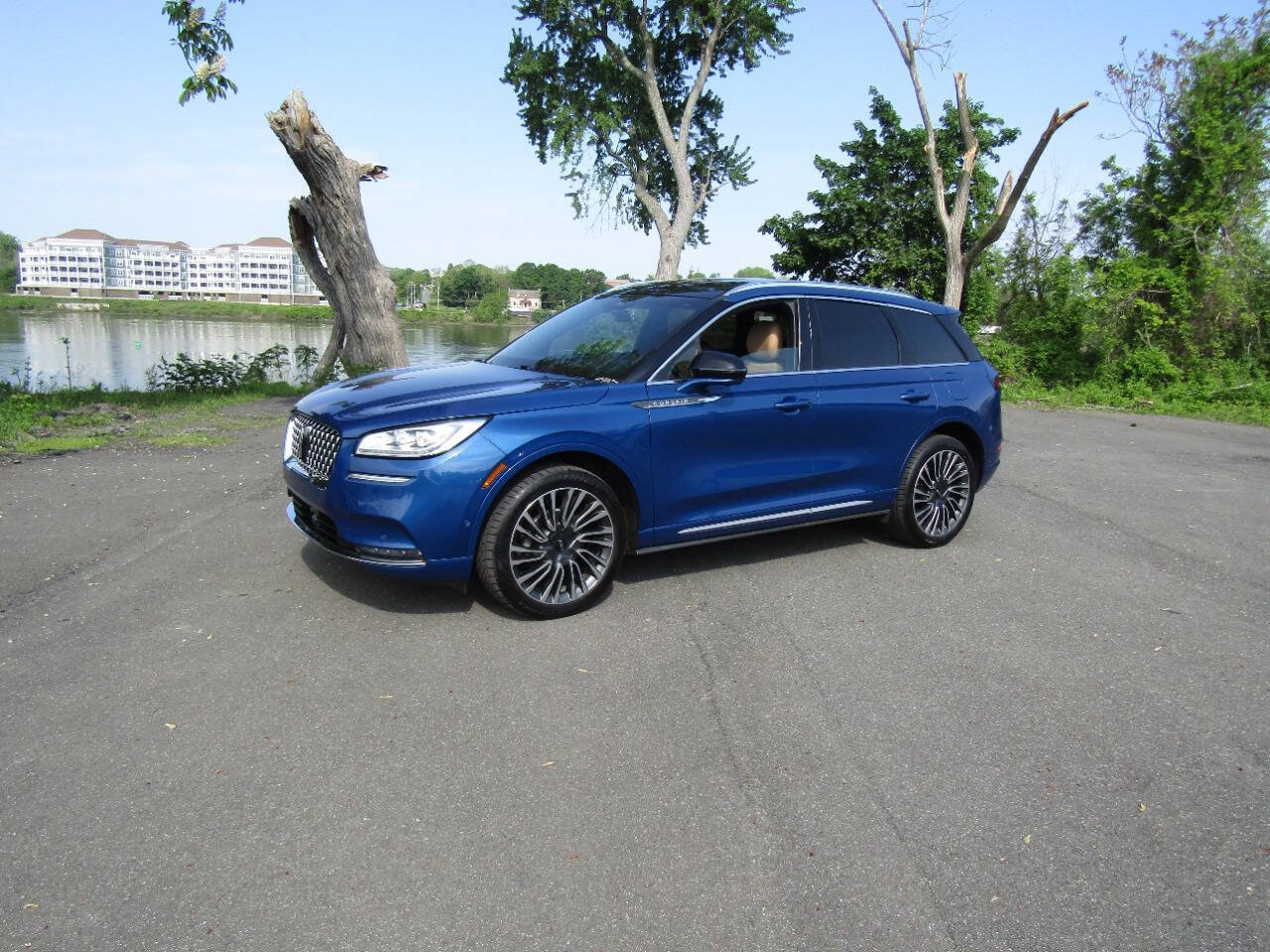 Used 2020 Lincoln Corsair Reserve w/ Equipment Group 201A AWD/4WD image 2