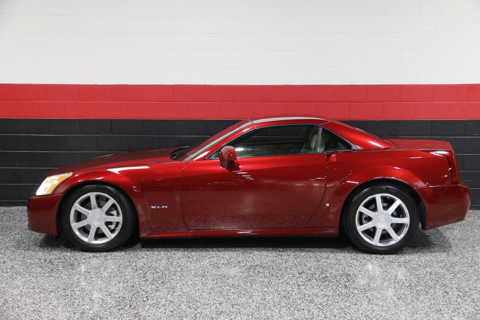 Used 2006 Cadillac XLR image 23