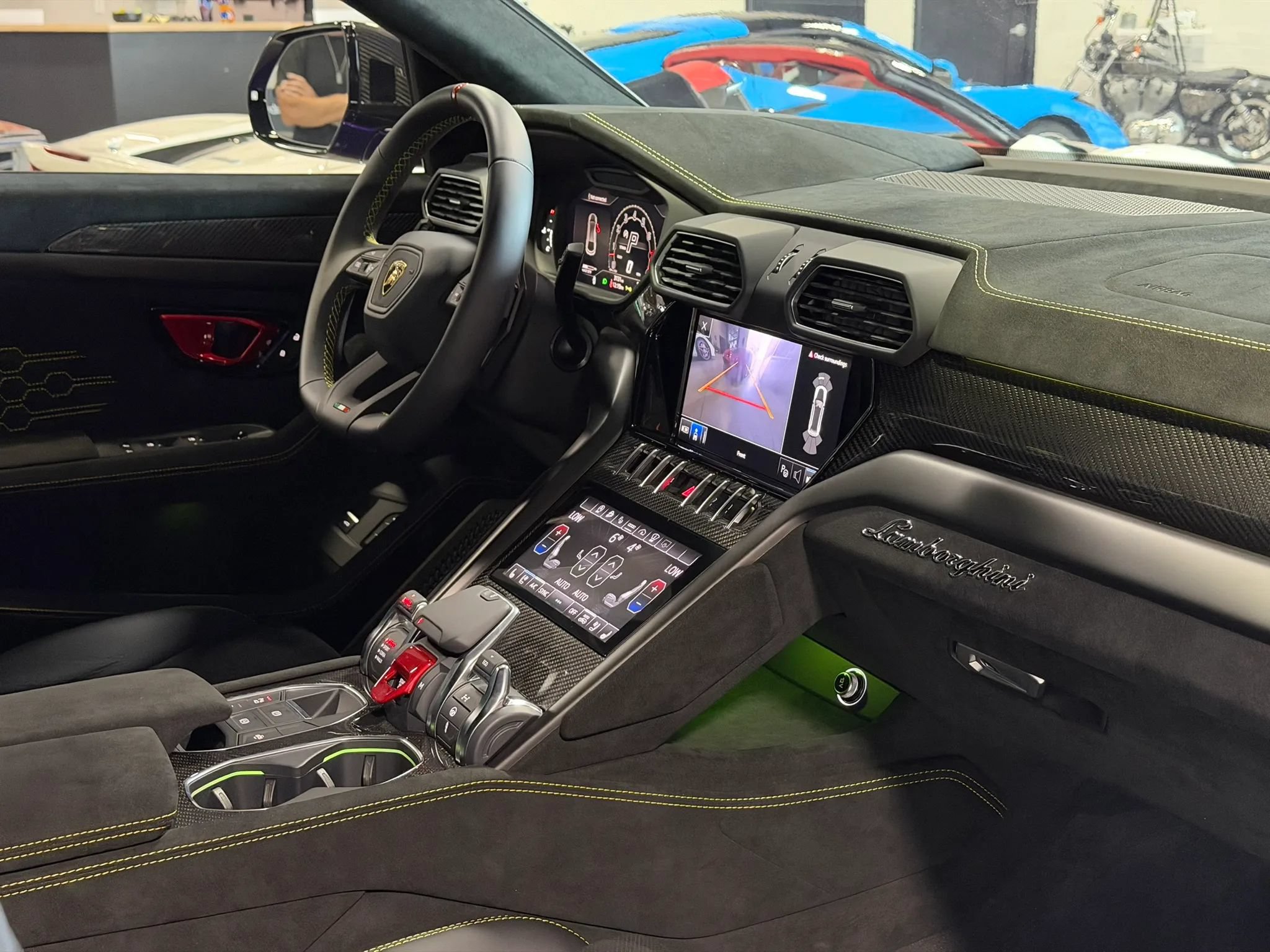 Used 2024 Lamborghini Urus Performante AWD/4WD image 43