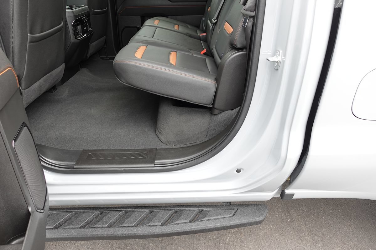 Used 2025 GMC Sierra 1500 AT4 w/ Technology Package AWD/4WD image 28