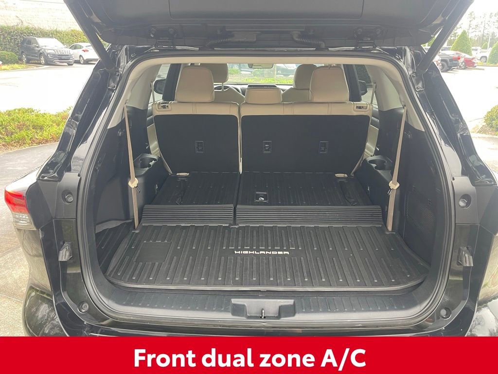 Used 2020 Toyota Highlander XLE image 17
