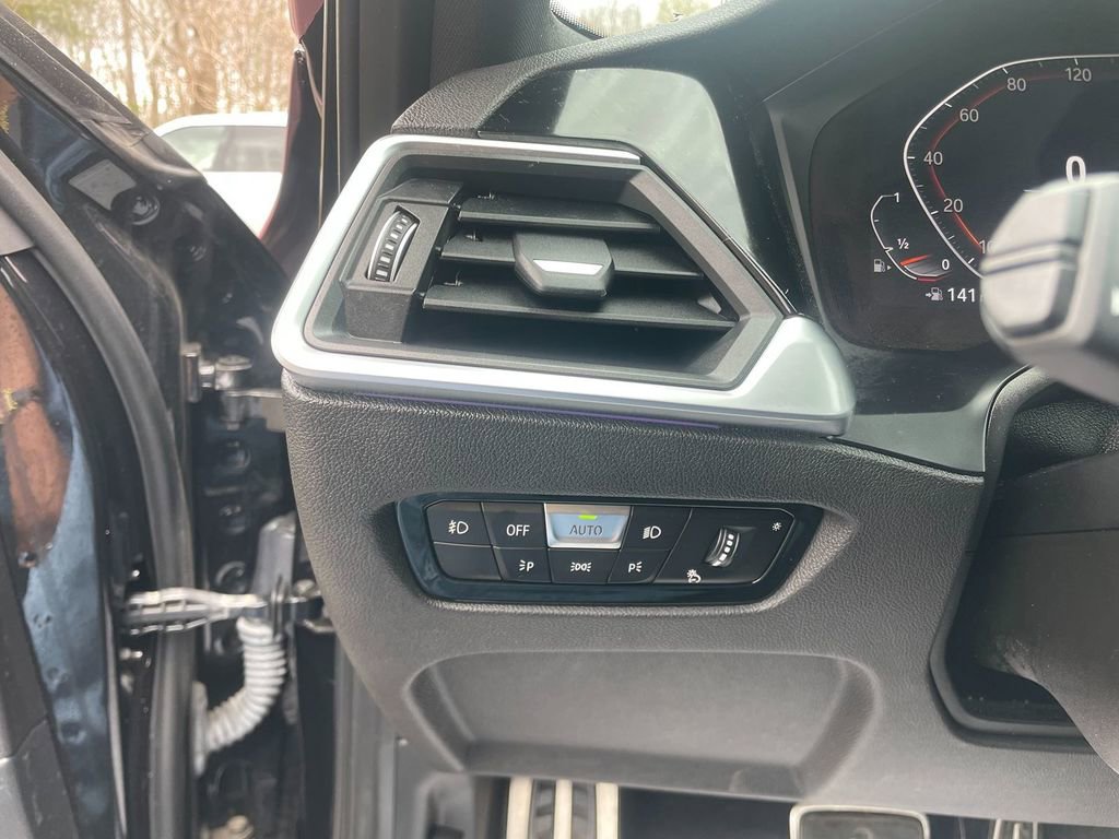 Used 2022 BMW 330i xDrive Sedan w/ M Sport Package image 15