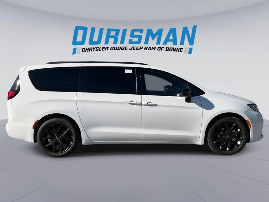 New 2026 Chrysler Pacifica Limited w/ Uconnect Theater Family Group FWD image 7