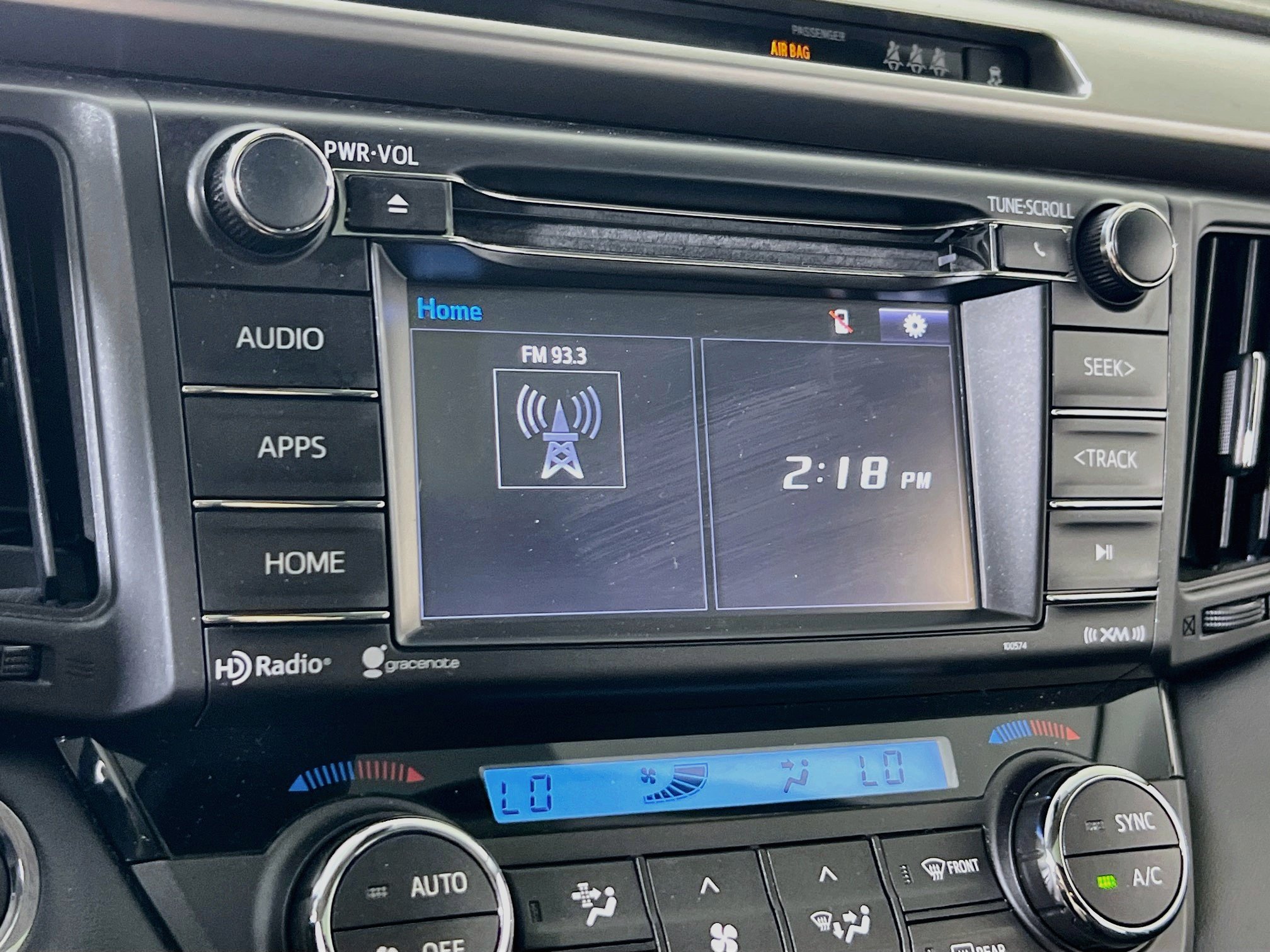 Used 2018 Toyota RAV4 XLE AWD/4WD image 14