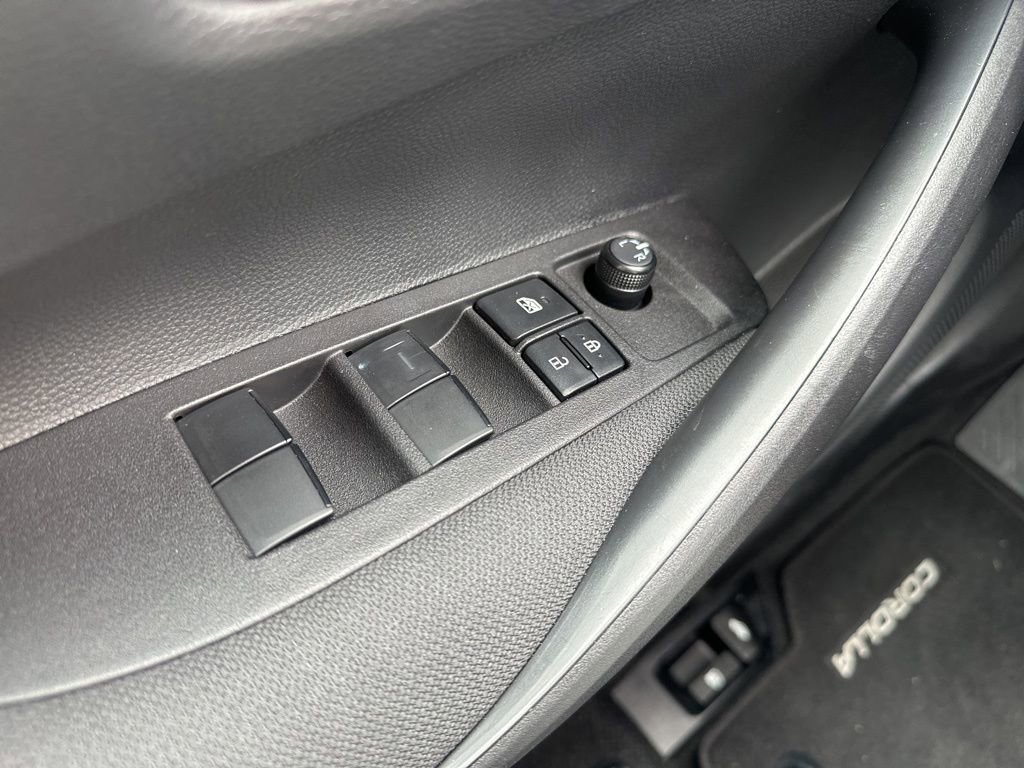 Certified 2025 Toyota Corolla LE FWD image 14