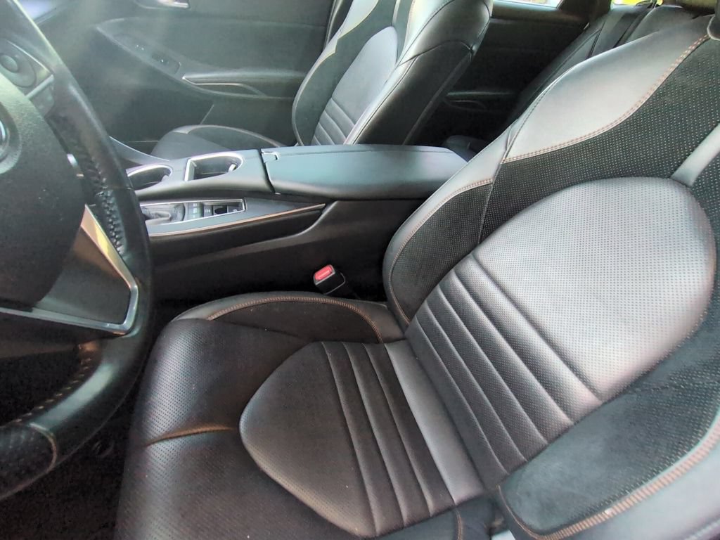 Used 2020 Toyota Avalon Touring FWD image 9