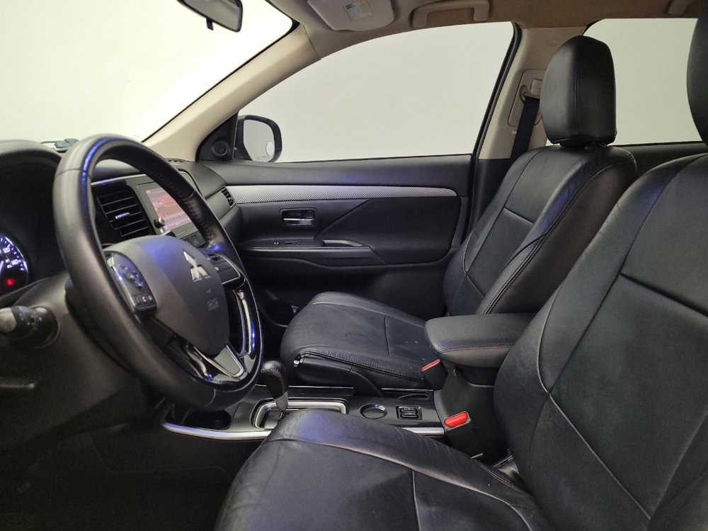 Used 2018 Mitsubishi Outlander SE image 17