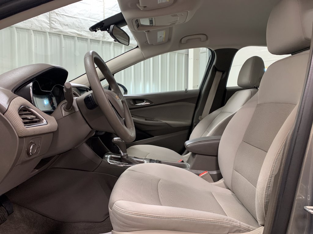 Used 2018 Chevrolet Cruze LT FWD image 16