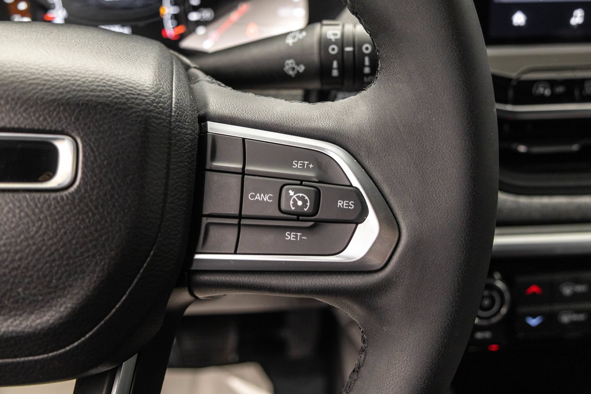 Used 2023 Jeep Compass Latitude AWD/4WD image 21