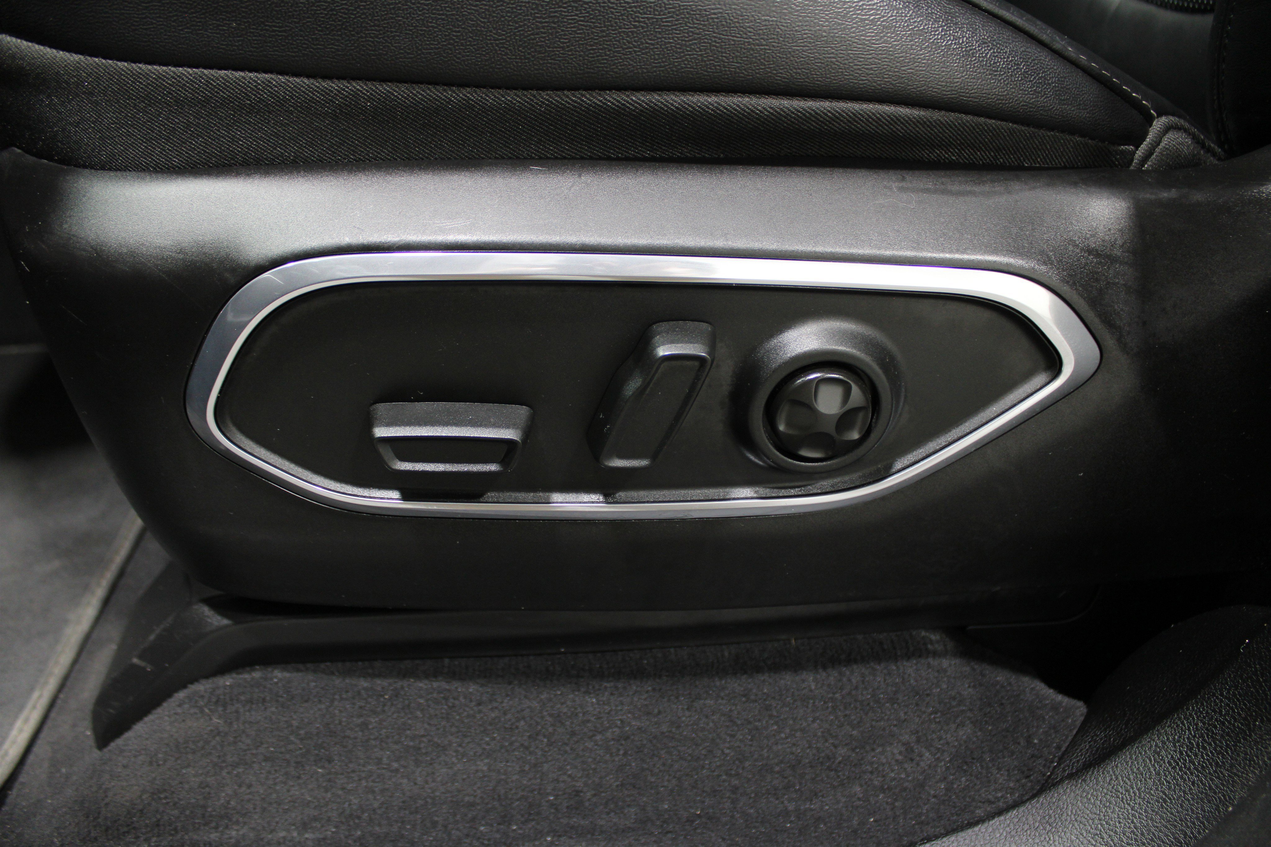 Used 2024 Jeep Wagoneer 4WD w/ Premium Group I image 4