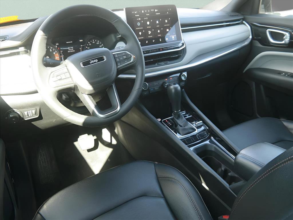 Used 2024 Jeep Compass Limited image 8