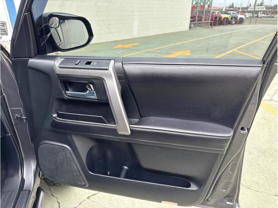 Used 2016 Toyota 4Runner Limited AWD/4WD image 24