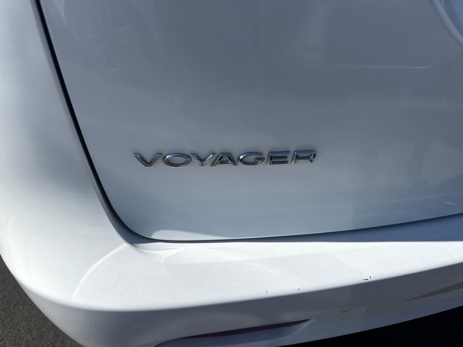 Used 2022 Chrysler Voyager LX FWD image 13