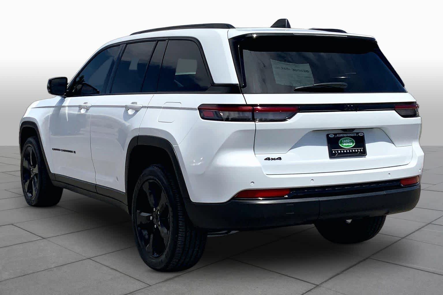 Used 2024 Jeep Grand Cherokee Altitude AWD/4WD image 11