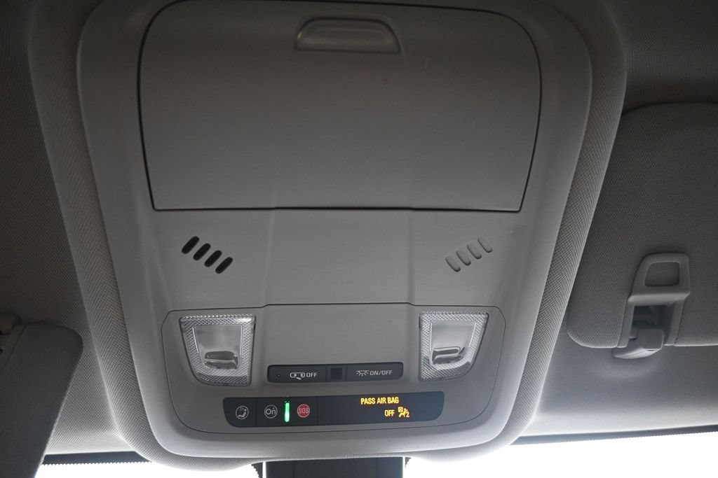 Used 2024 GMC Terrain SLE AWD/4WD image 17