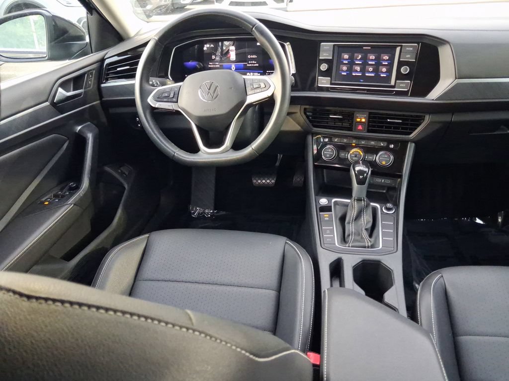Certified 2023 Volkswagen Jetta SE FWD image 10