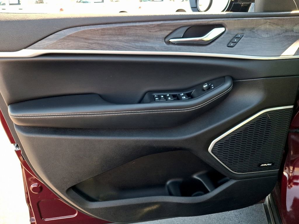 Used 2024 Jeep Grand Cherokee Limited 4xe image 12