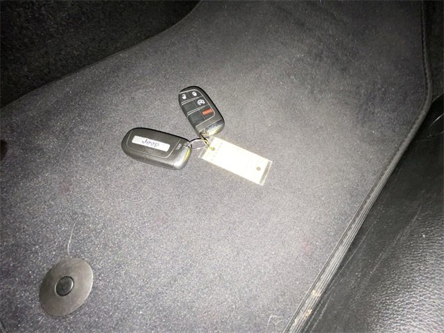 Used 2018 Jeep Renegade Latitude w/ Popular Equipment Group image 29