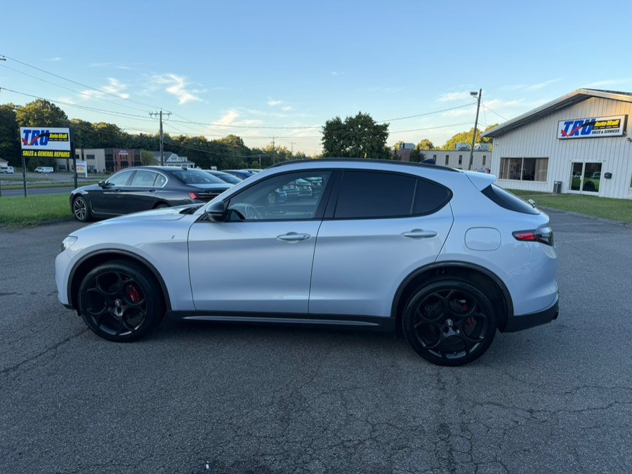 Used 2024 Alfa Romeo Stelvio Ti w/ Performance Driving Package AWD/4WD image 3