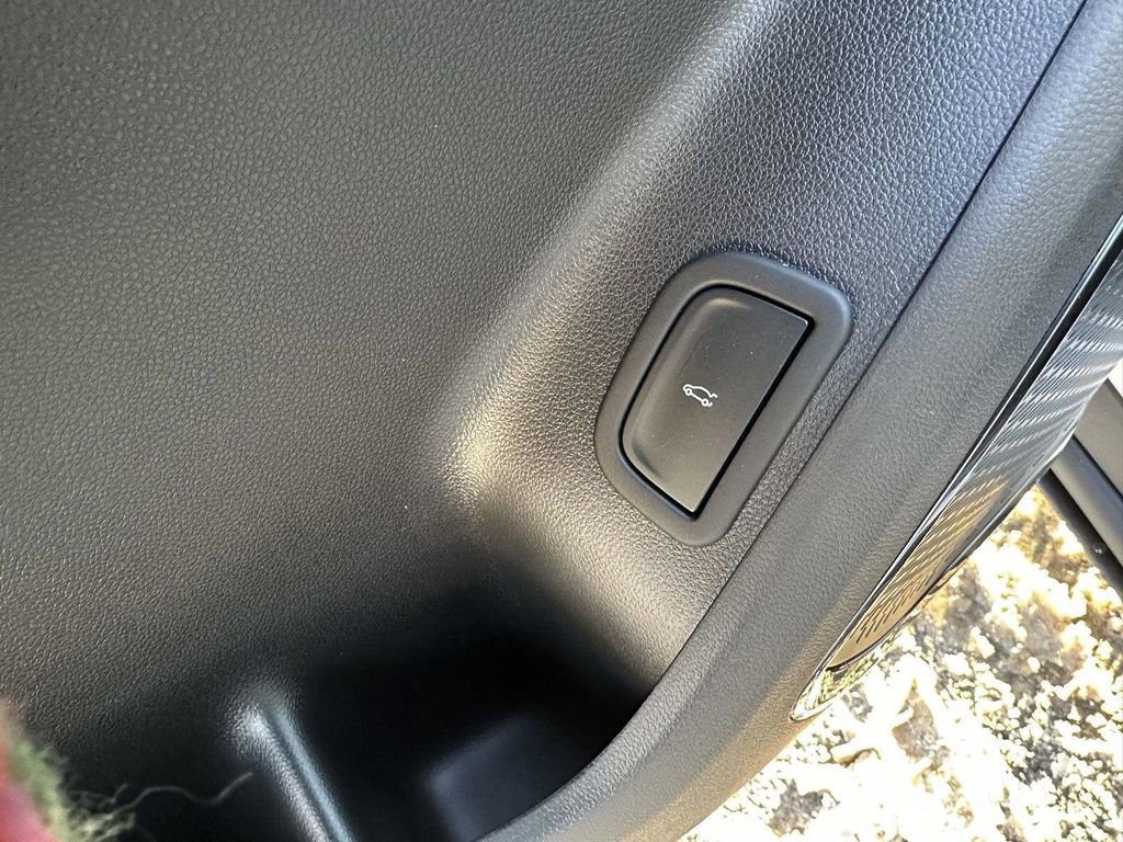 New 2026 GMC Acadia AT4 w/ LPO, Floor Liner Package AWD/4WD image 15