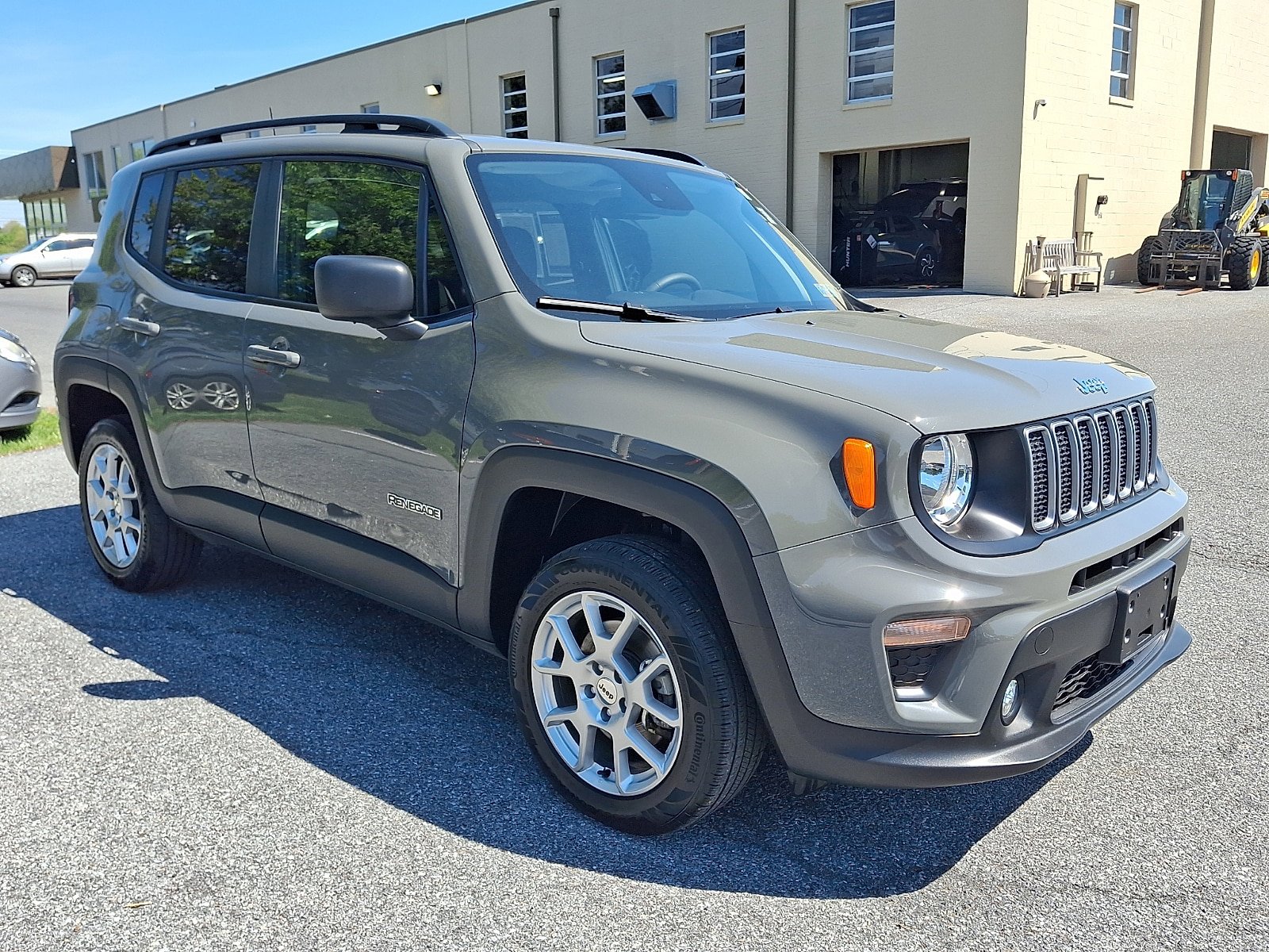 Used 2022 Jeep Renegade Latitude AWD/4WD image 3
