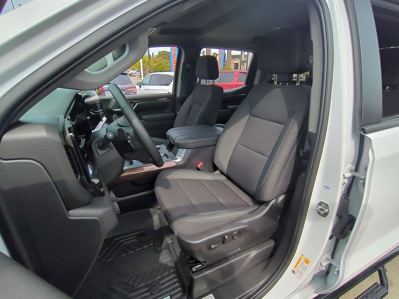 Certified 2025 Chevrolet Silverado 1500 LT Trail Boss w/ Convenience Package II AWD/4WD image 19