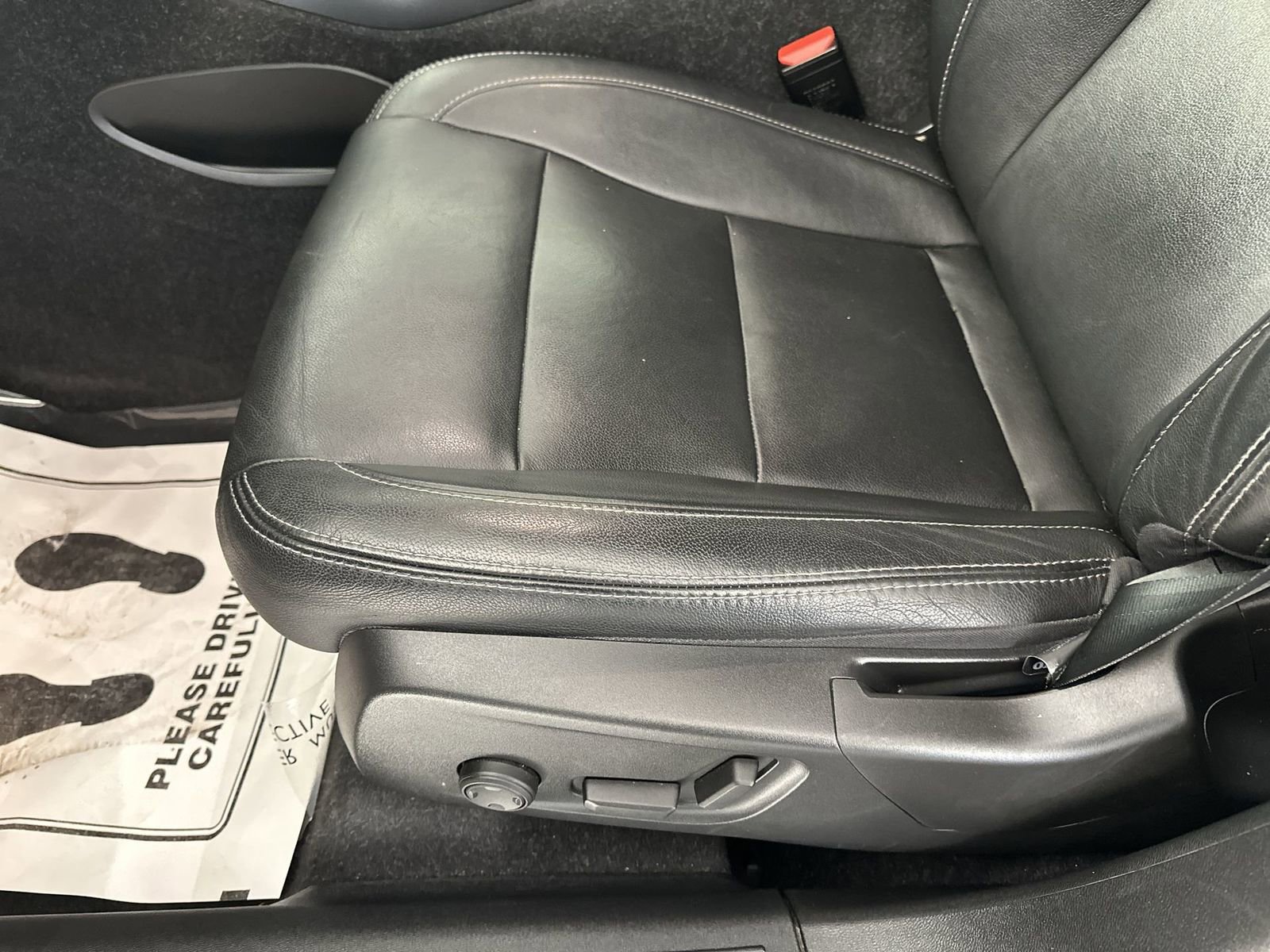 Used 2021 Volvo XC40 T4 Momentum w/ Protection Package Premier image 16