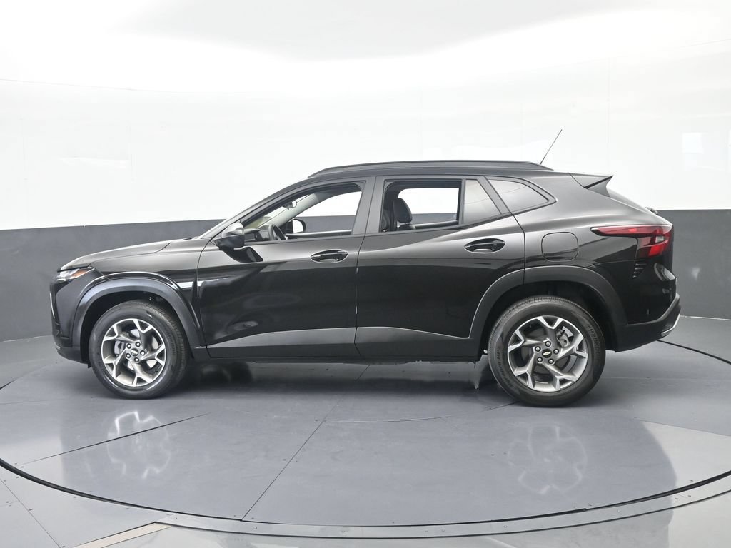 Used 2026 Chevrolet Trax LT FWD image 3