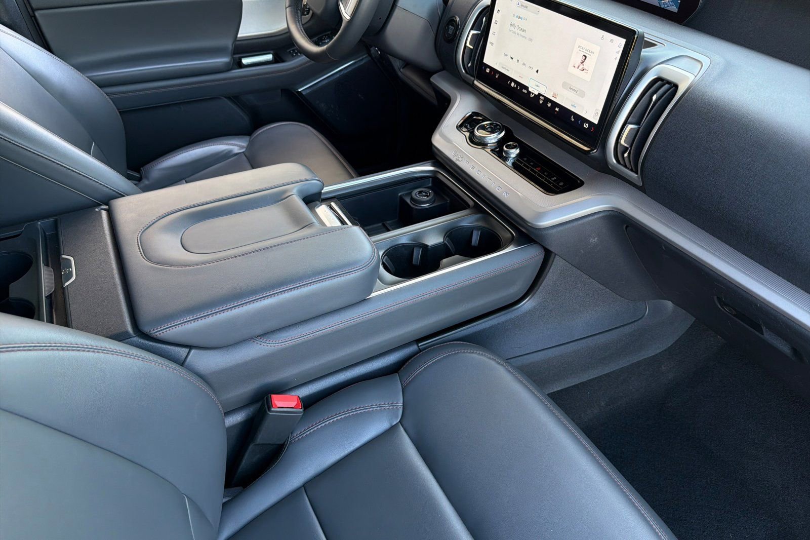 Used 2025 Ford Expedition Active AWD/4WD image 19