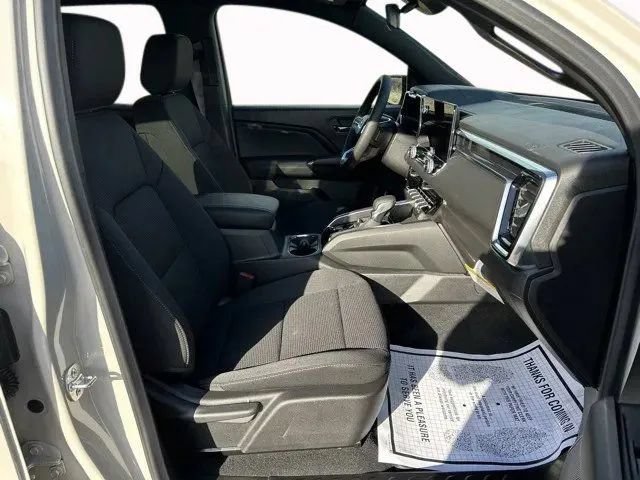 New 2026 GMC Canyon Elevation w/ LPO, Black Badging Package RWD image 15