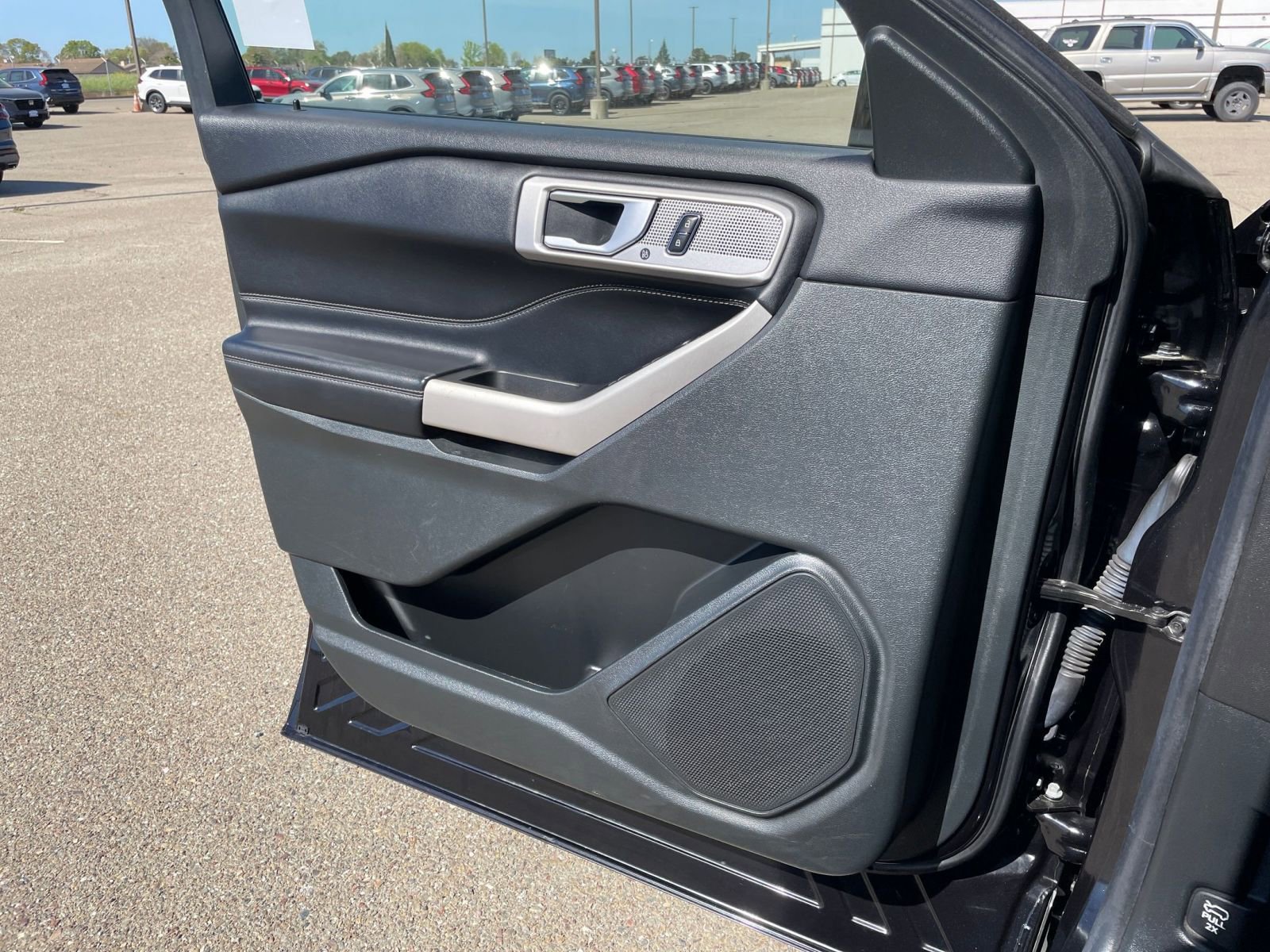 Used 2023 Ford Explorer Limited image 18