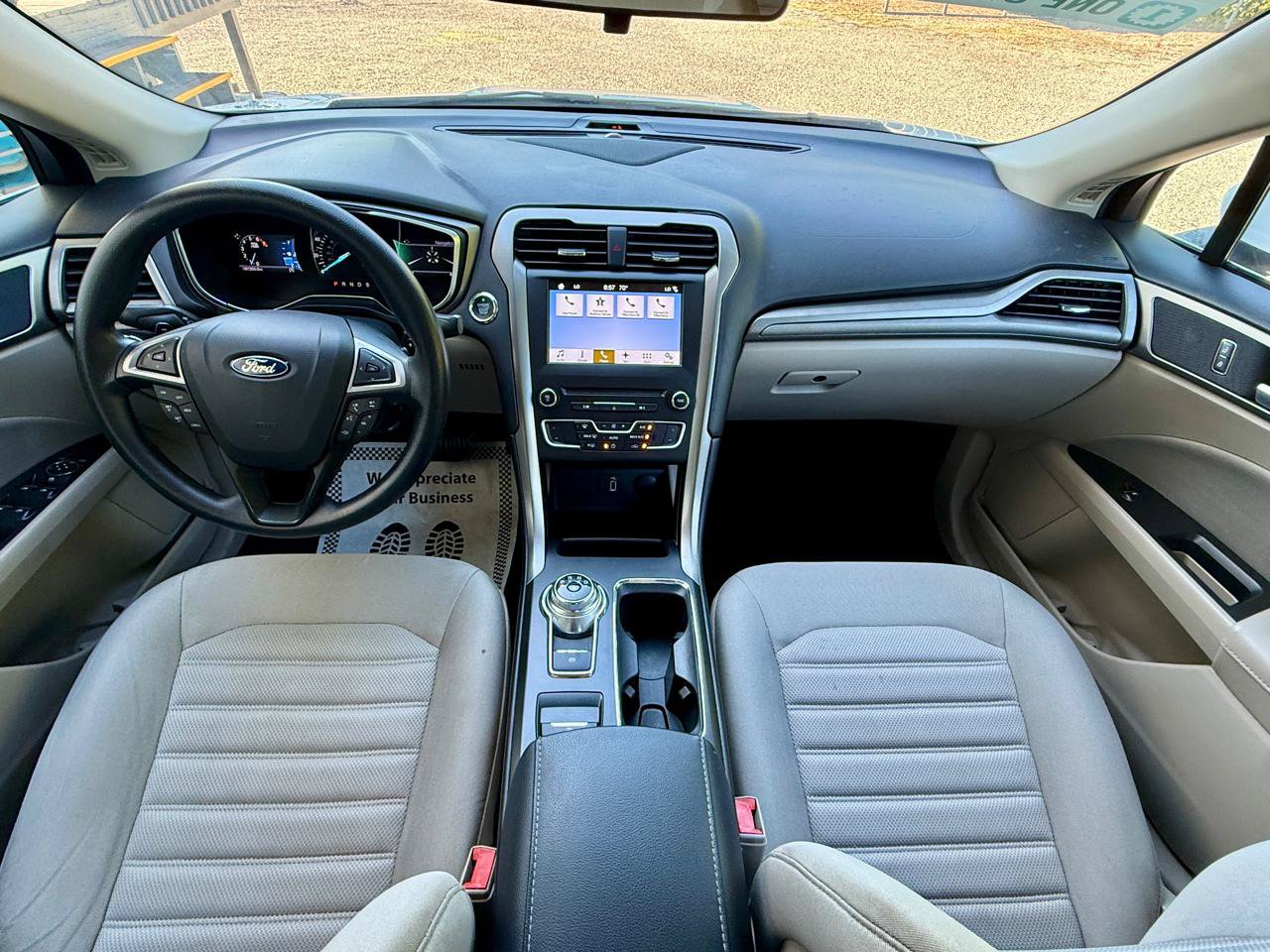 Used 2017 Ford Fusion SE w/ Fusion SE Technology Package FWD image 10
