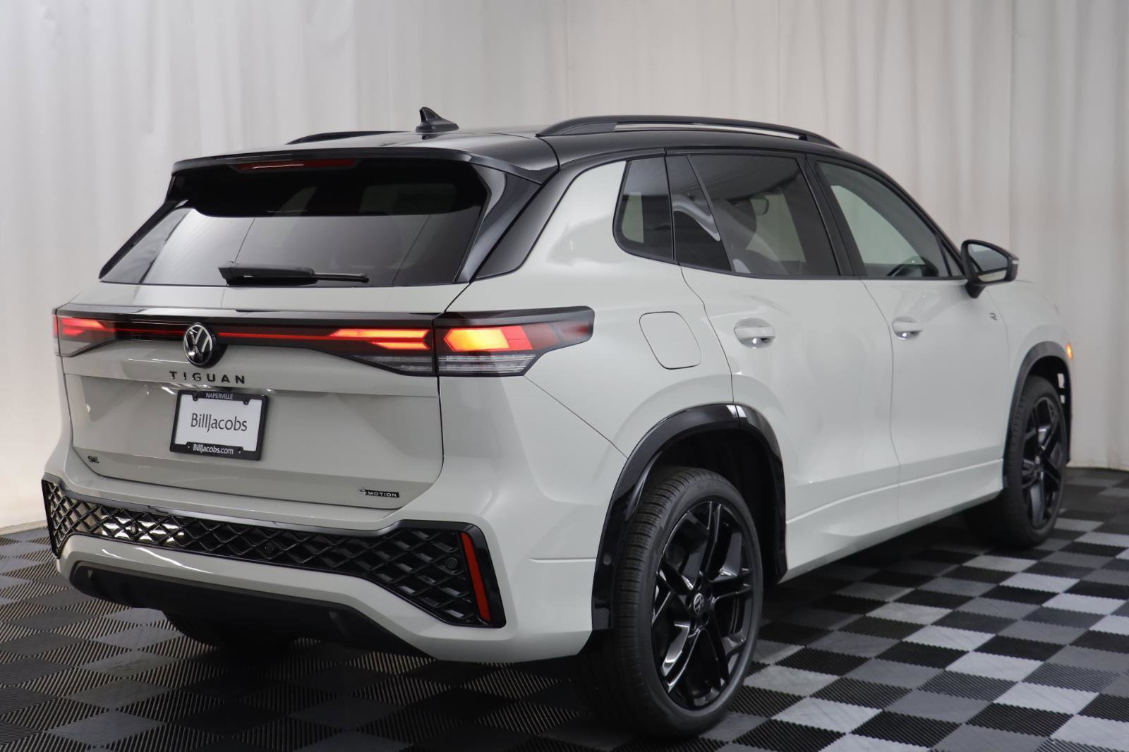 New 2026 Volkswagen Tiguan SE R-Line image 16