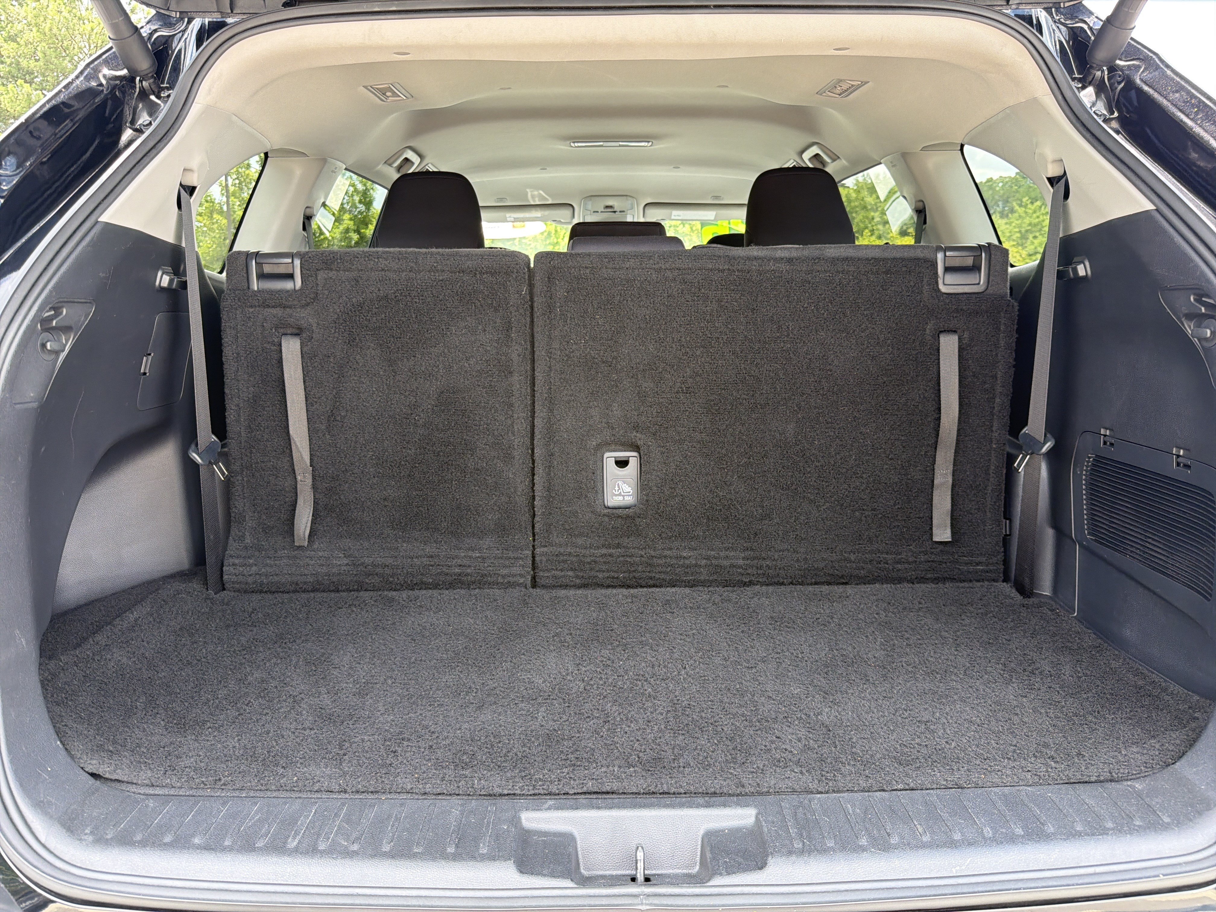 Certified 2025 Toyota Highlander LE FWD image 28