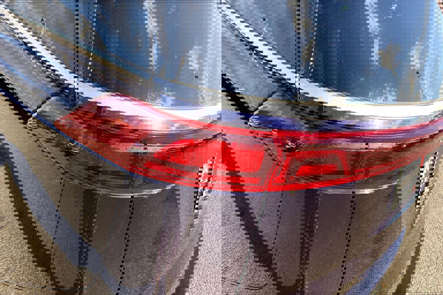 Used 2022 Kia Carnival LX image 28