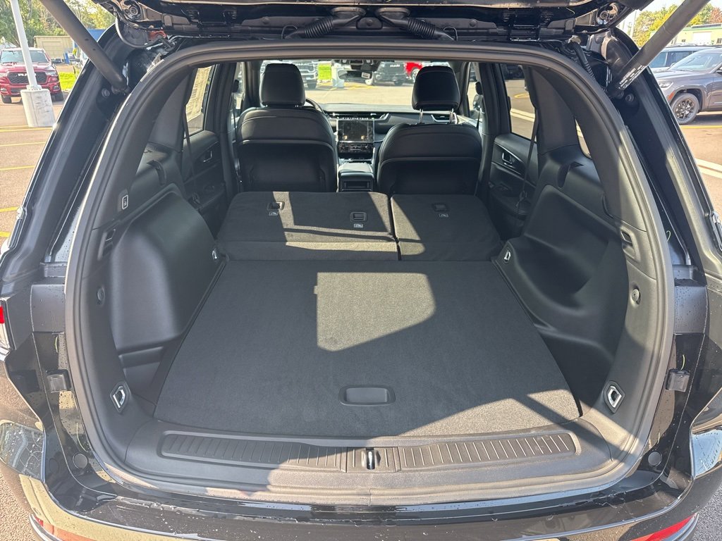 New 2025 Jeep Grand Cherokee Altitude image 13