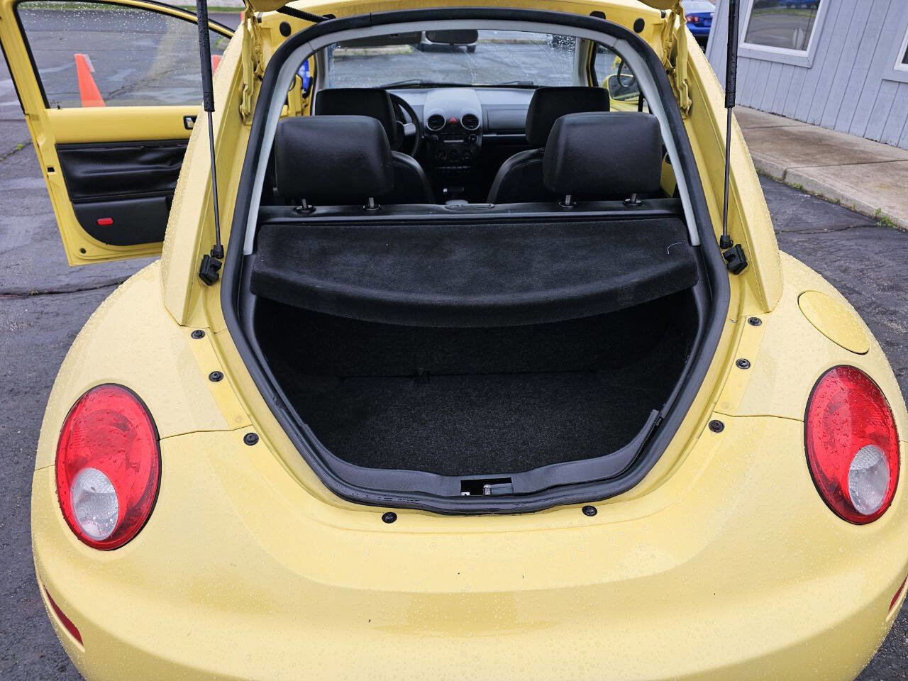 Used 2007 Volkswagen Beetle Coupe w/ Package 1 FWD image 16