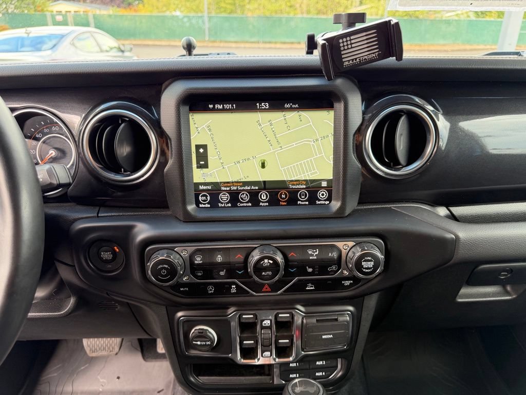 Used 2022 Jeep Wrangler Unlimited Sahara AWD/4WD image 22
