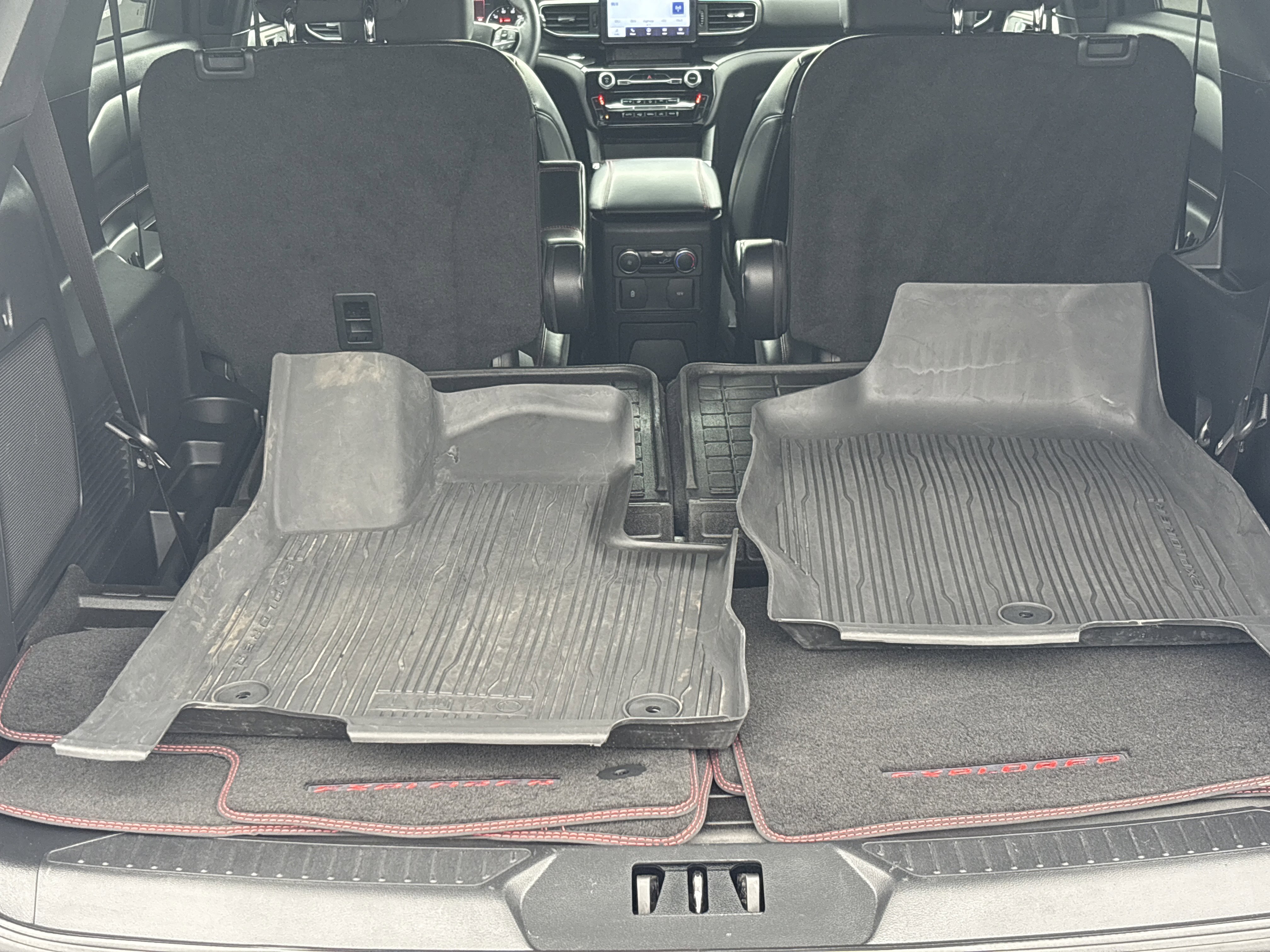 Used 2023 Ford Explorer ST-Line w/ Class IV Trailer Tow Package AWD/4WD image 8