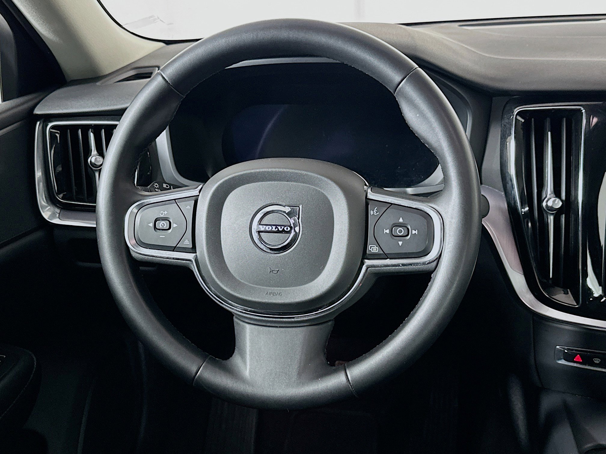 Used 2024 Volvo S60 B5 Core image 18