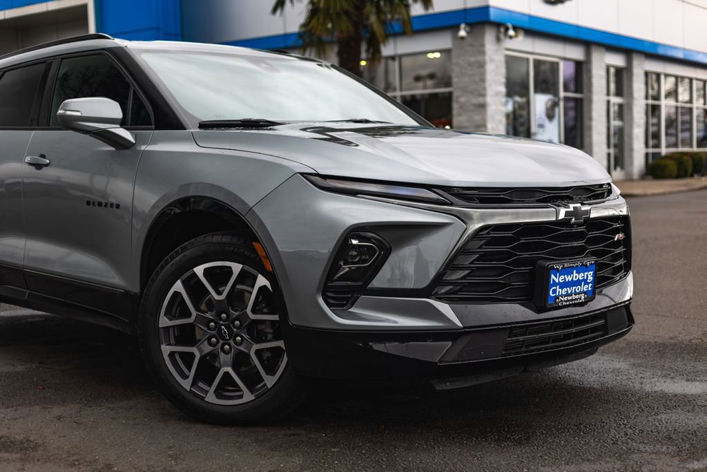Used 2025 Chevrolet Blazer RS AWD/4WD image 3