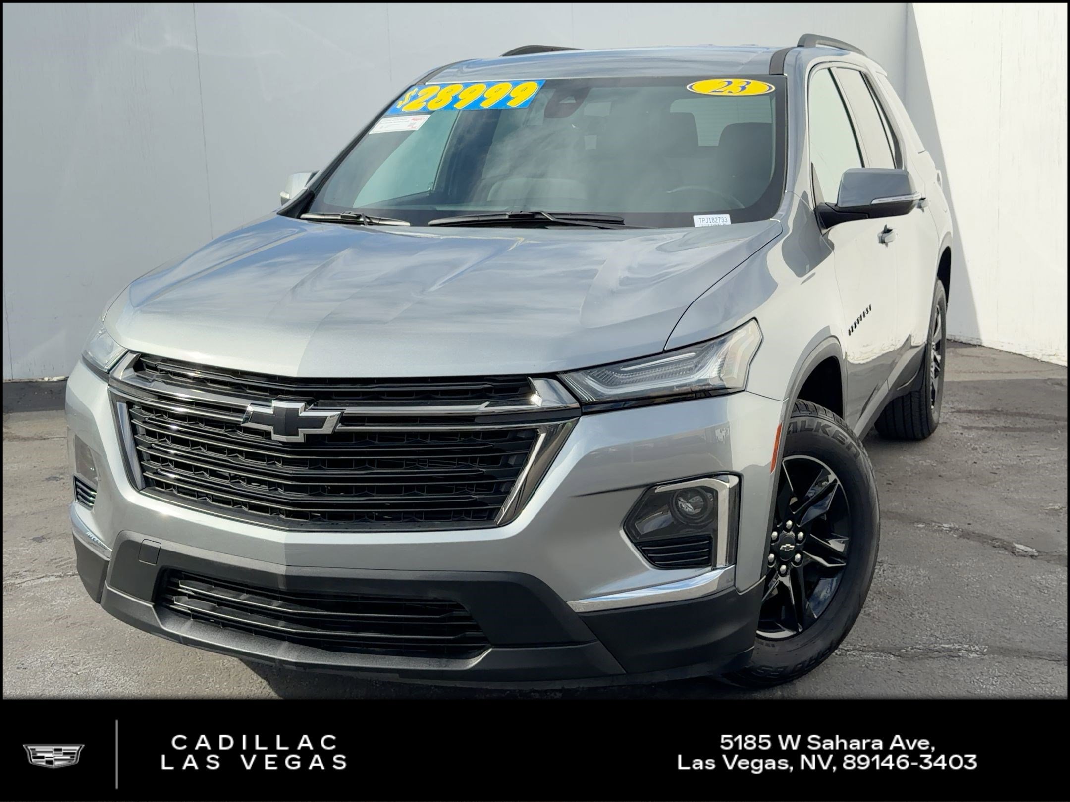 Used 2023 Chevrolet Traverse LT image 1