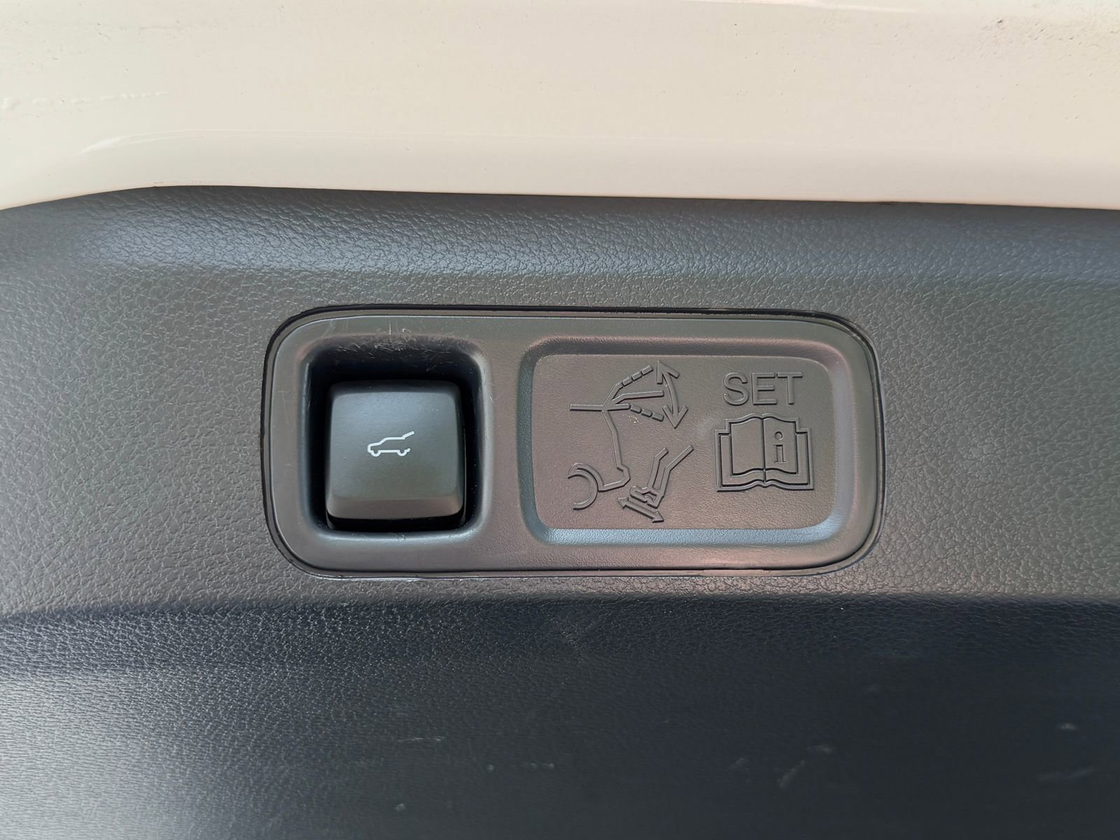 Used 2023 Ford Expedition Limited image 18