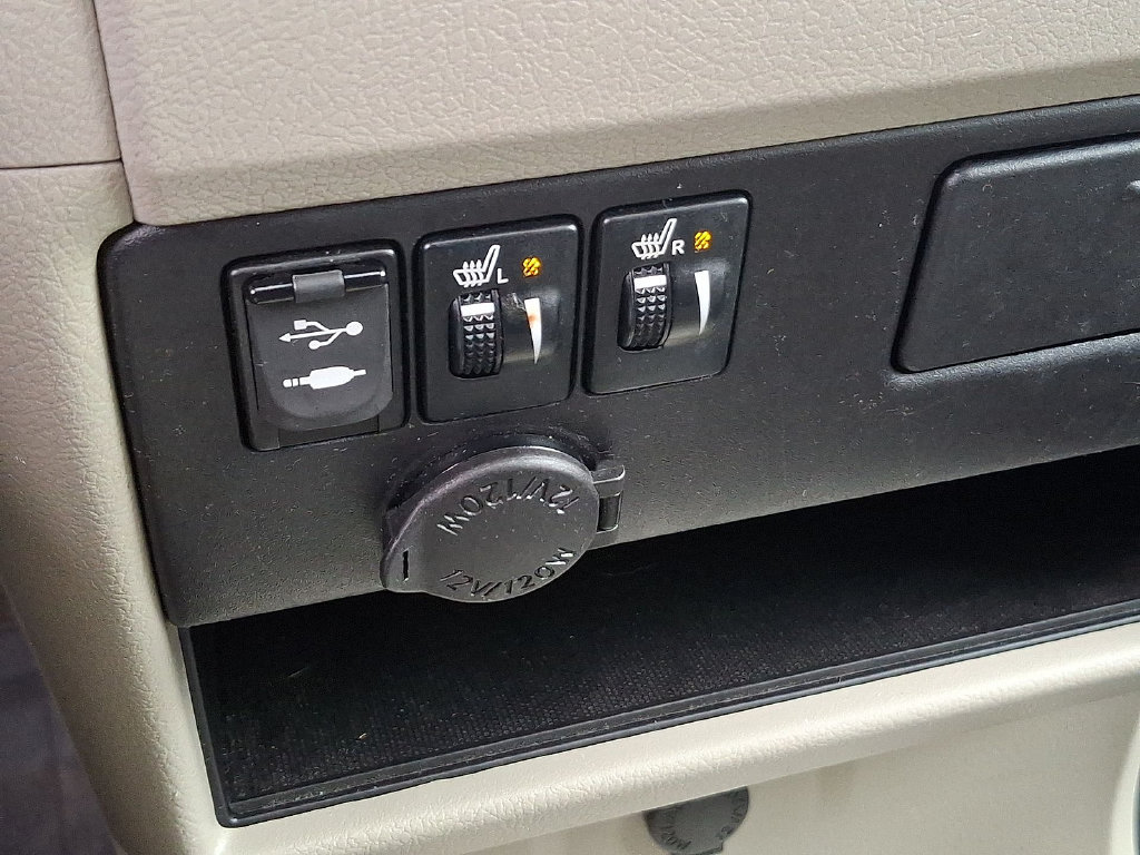 Used 2017 Toyota Sienna XLE w/ XLE Navigation Package FWD image 25