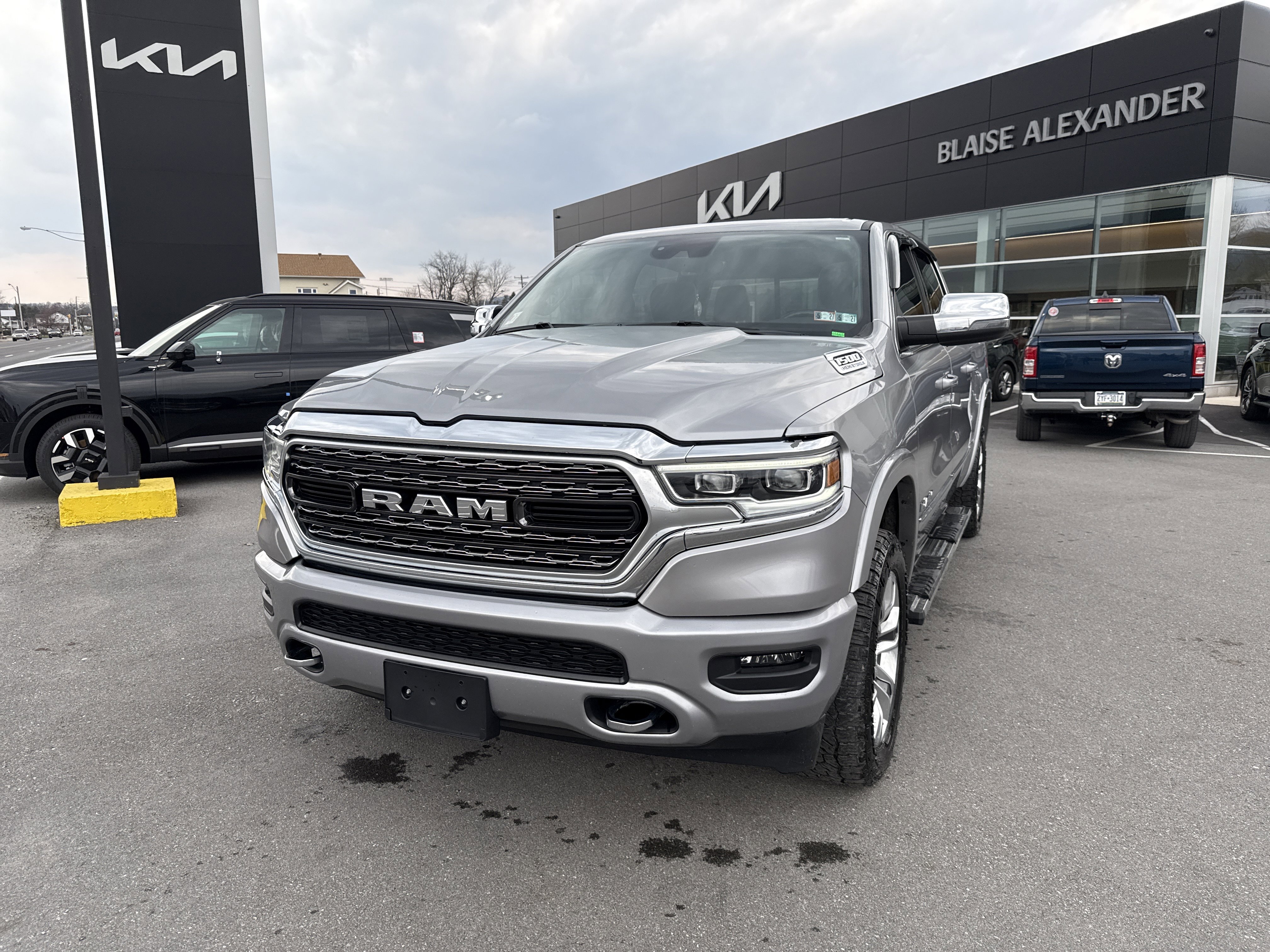 Used 2024 RAM 1500 Limited w/ Body Color Bumper Group AWD/4WD image 8