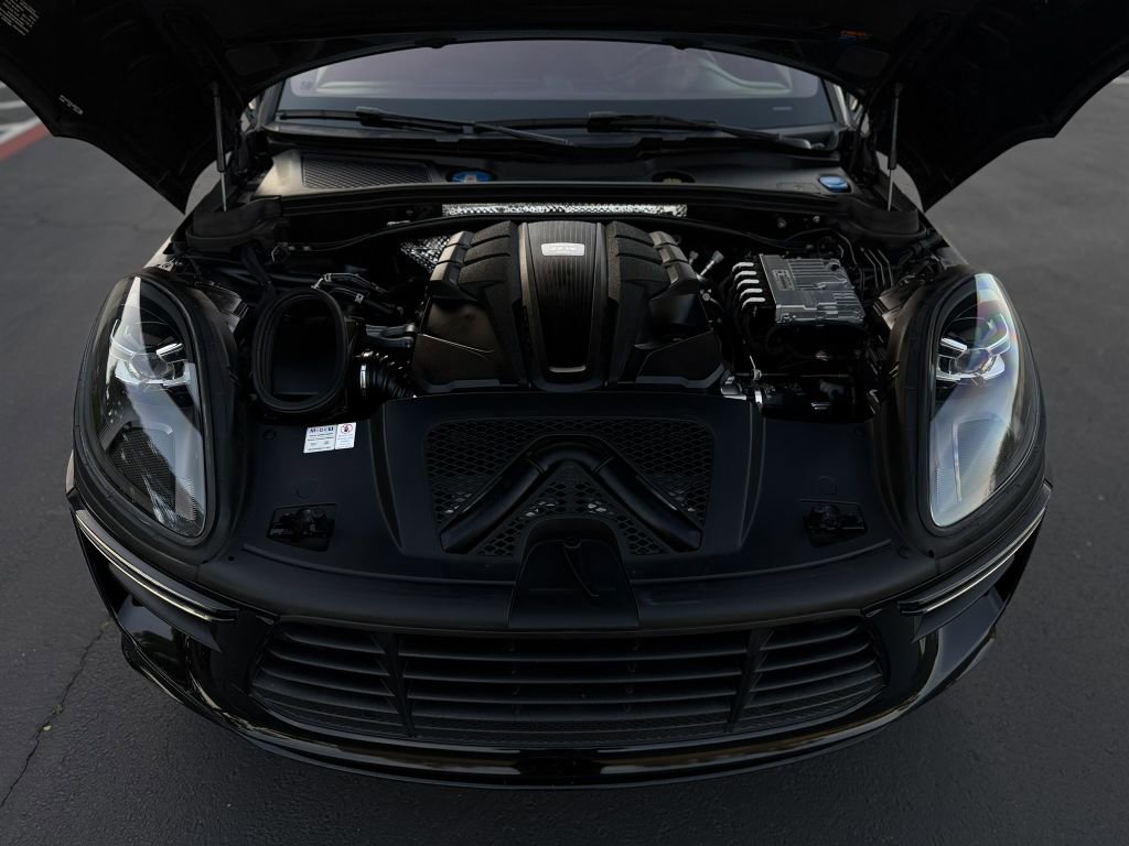 Used 2020 Porsche Macan Turbo AWD/4WD image 36