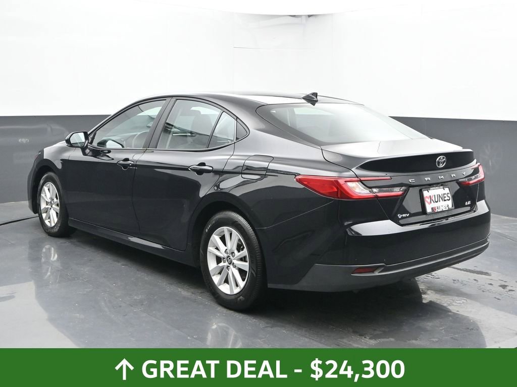Used 2025 Toyota Camry LE image 10
